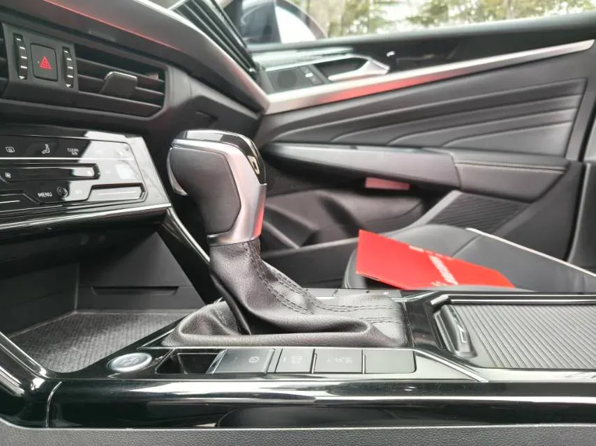 2023 Volkswagen Passat 2.0T 186HP L4 7DCT,autocango,china used car exporter,china ev exporter,chinese used car exporter,chinese used ev exporter