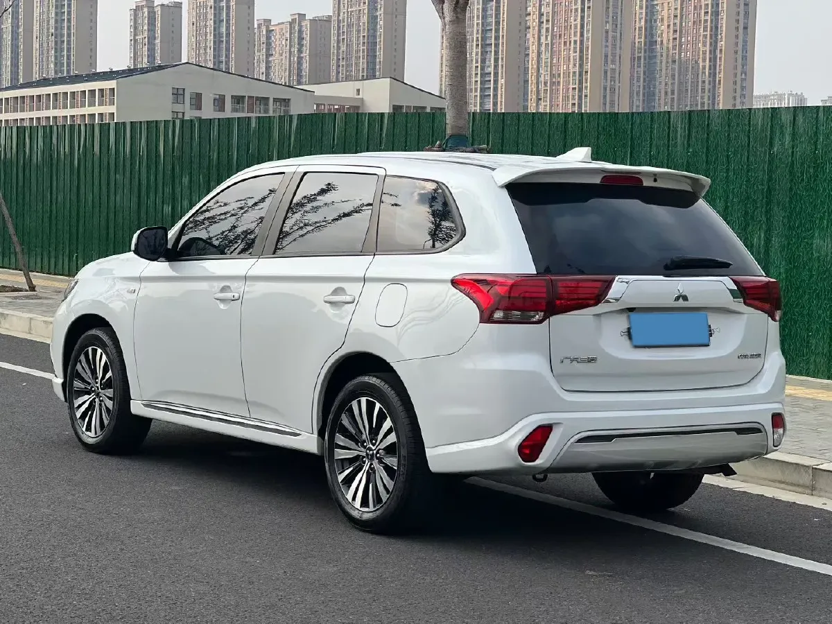 2021 Mitsubishi Outlander 2.0L 166HP L4 CVT,autocango,china used car exporter,china ev exporter,chinese used car exporter,chinese used ev exporter