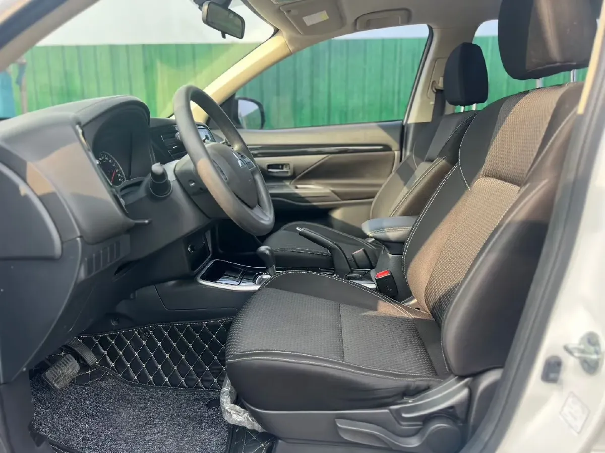 2021 Mitsubishi Outlander 2.0L 166HP L4 CVT,autocango,china used car exporter,china ev exporter,chinese used car exporter,chinese used ev exporter