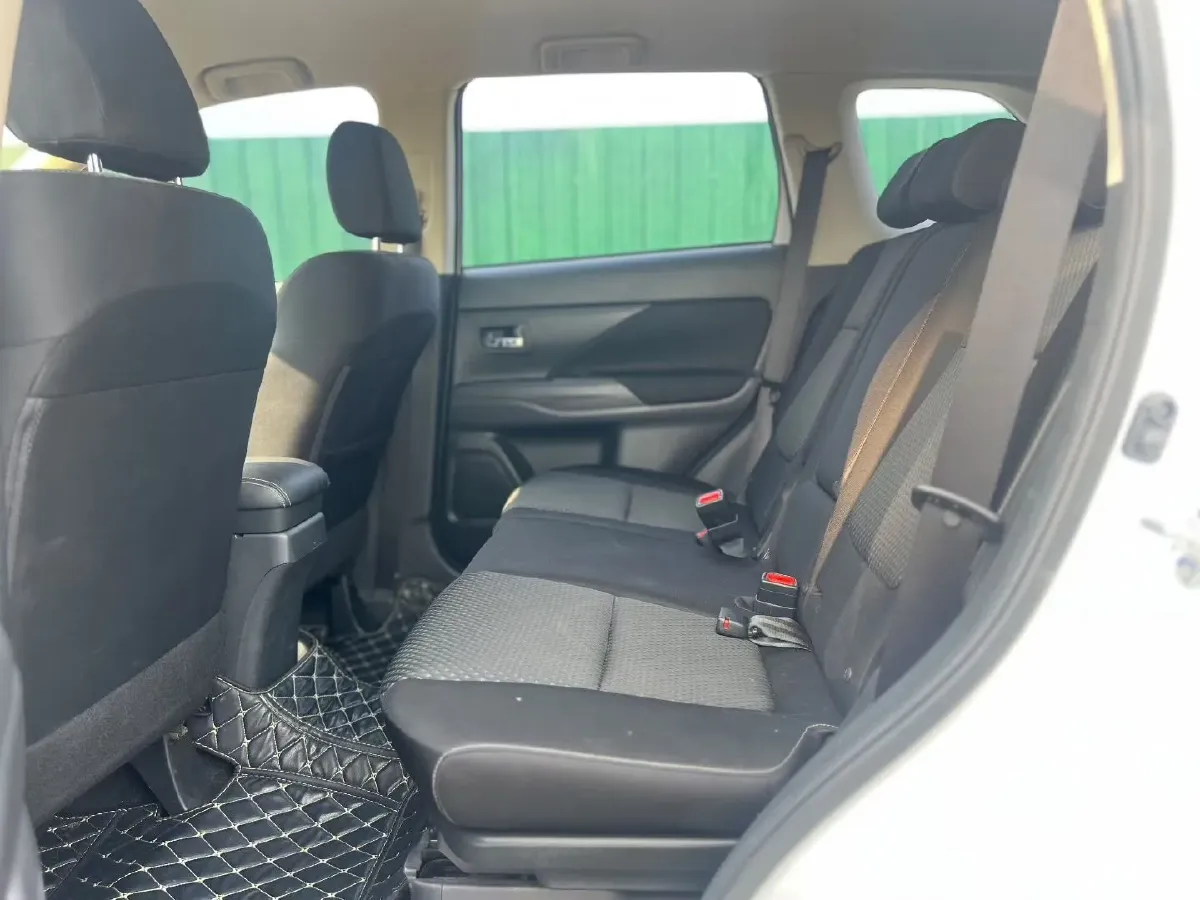 2021 Mitsubishi Outlander 2.0L 166HP L4 CVT,autocango,china used car exporter,china ev exporter,chinese used car exporter,chinese used ev exporter