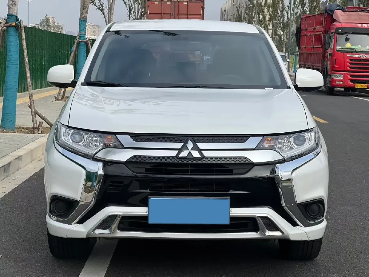 2021 Mitsubishi Outlander 2.0L 166HP L4 CVT,autocango,china used car exporter,china ev exporter,chinese used car exporter,chinese used ev exporter