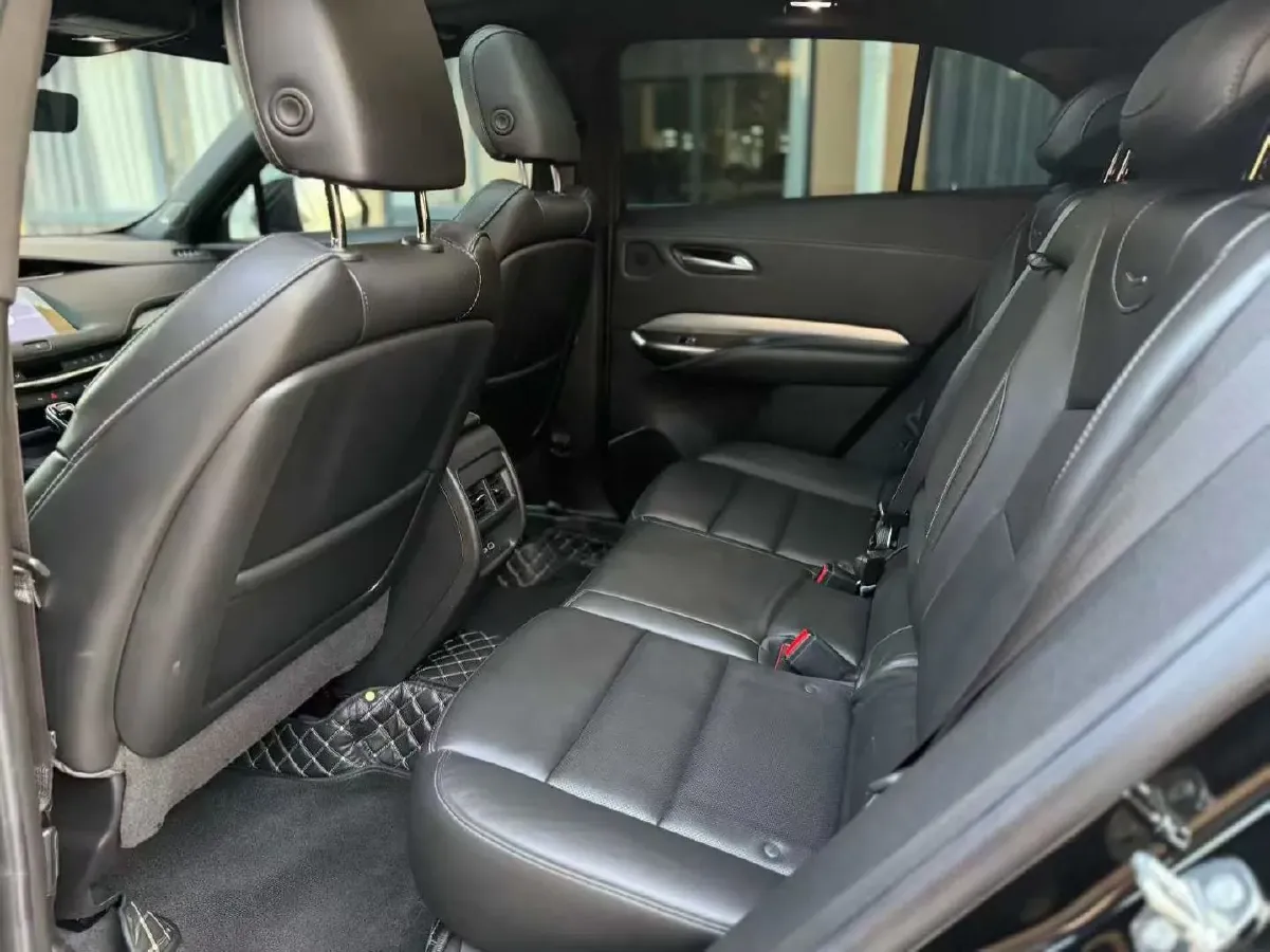 2022 Cadillac XT4 2.0T 237HP L4 9AT,autocango,china used car exporter,china ev exporter,chinese used car exporter,chinese used ev exporter