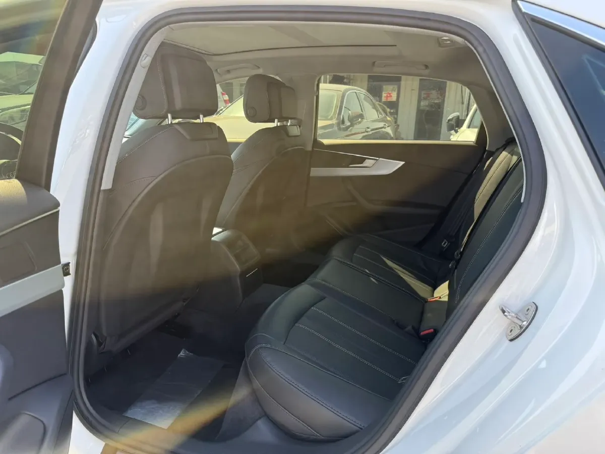 2023 Audi A4L 2.0T 190HP L4 7DCT,autocango,china used car exporter,china ev exporter,chinese used car exporter,chinese used ev exporter