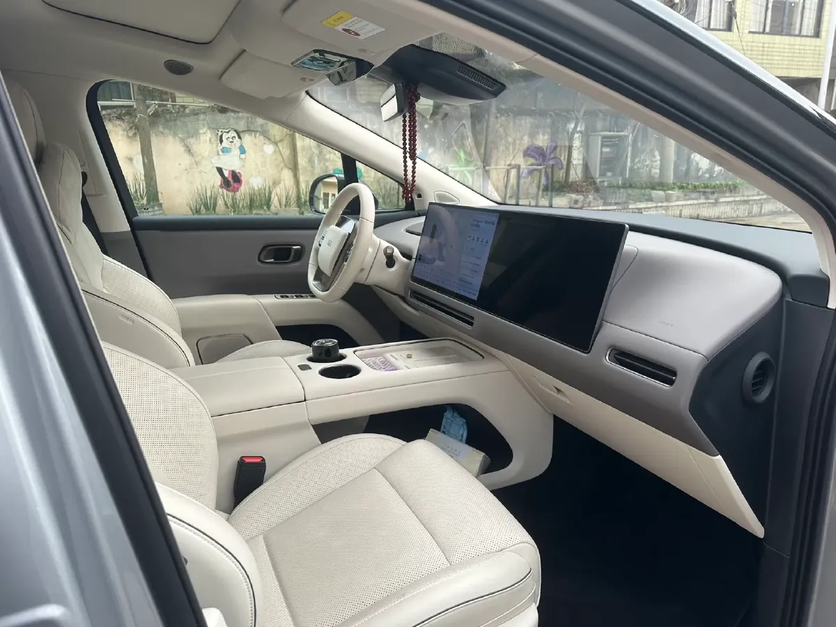 2025 Li i8 BEV,autocango,china used car exporter,china ev exporter,chinese used car exporter,chinese used ev exporter