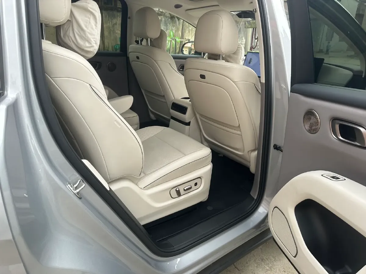 2025 Li i8 BEV,autocango,china used car exporter,china ev exporter,chinese used car exporter,chinese used ev exporter