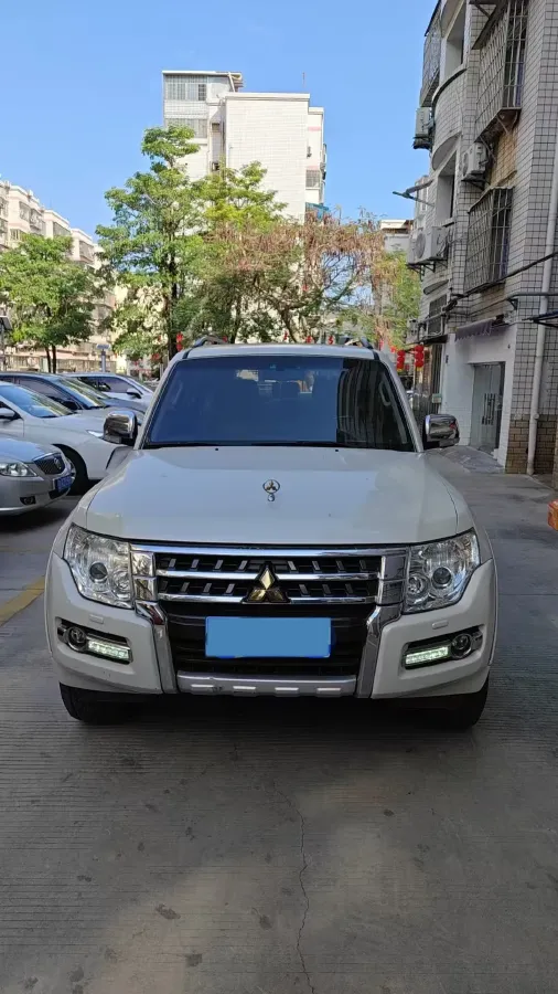 2018 Mitsubishi Pajero 3.0L 174HP V6 5AT,autocango,china used car exporter,china ev exporter,chinese used car exporter,chinese used ev exporter