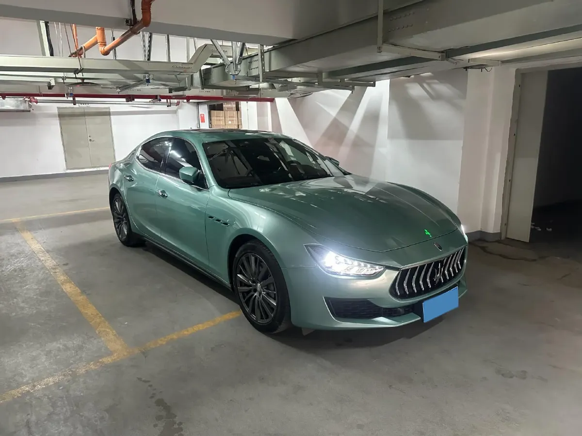 2021 Maserati Ghibli 2.0T 330HP L4 8AT,autocango,china used car exporter,china ev exporter,chinese used car exporter,chinese used ev exporter