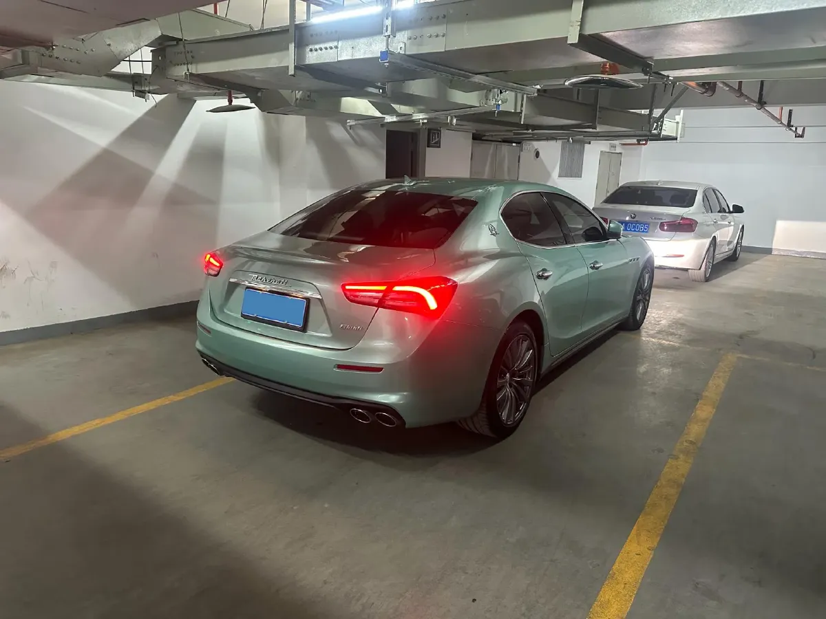 2021 Maserati Ghibli 2.0T 330HP L4 8AT,autocango,china used car exporter,china ev exporter,chinese used car exporter,chinese used ev exporter