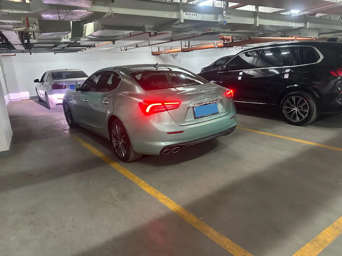 2021 Maserati Ghibli 2.0T 330HP L4 8AT,autocango,china used car exporter,china ev exporter,chinese used car exporter,chinese used ev exporter