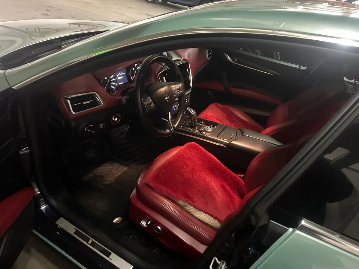 2021 Maserati Ghibli 2.0T 330HP L4 8AT,autocango,china used car exporter,china ev exporter,chinese used car exporter,chinese used ev exporter