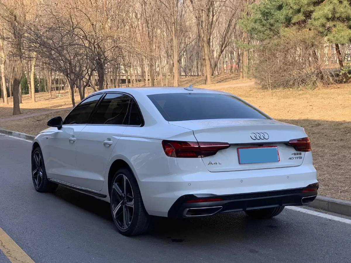 2024 Audi A4L 2.0T 190HP L4 7DCT,autocango,china used car exporter,china ev exporter,chinese used car exporter,chinese used ev exporter