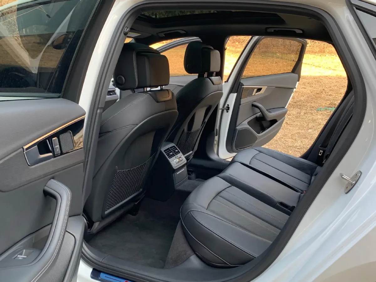 2024 Audi A4L 2.0T 190HP L4 7DCT,autocango,china used car exporter,china ev exporter,chinese used car exporter,chinese used ev exporter