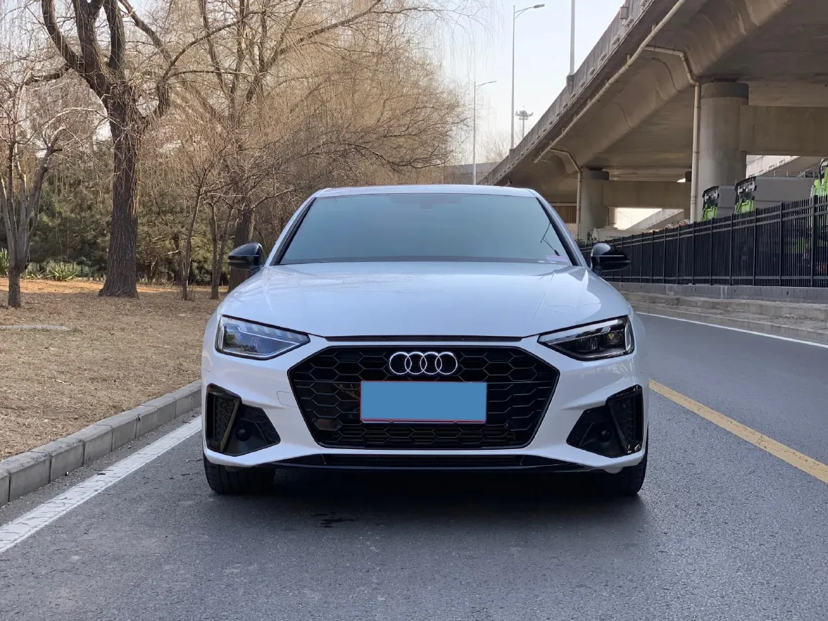 2024 Audi A4L 2.0T 190HP L4 7DCT,autocango,china used car exporter,china ev exporter,chinese used car exporter,chinese used ev exporter