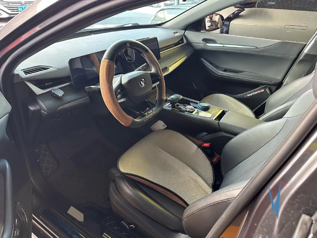 2023 ChangAn Raeton Plus 1.5T 188HP L4 7DCT,autocango,china used car exporter,china ev exporter,chinese used car exporter,chinese used ev exporter