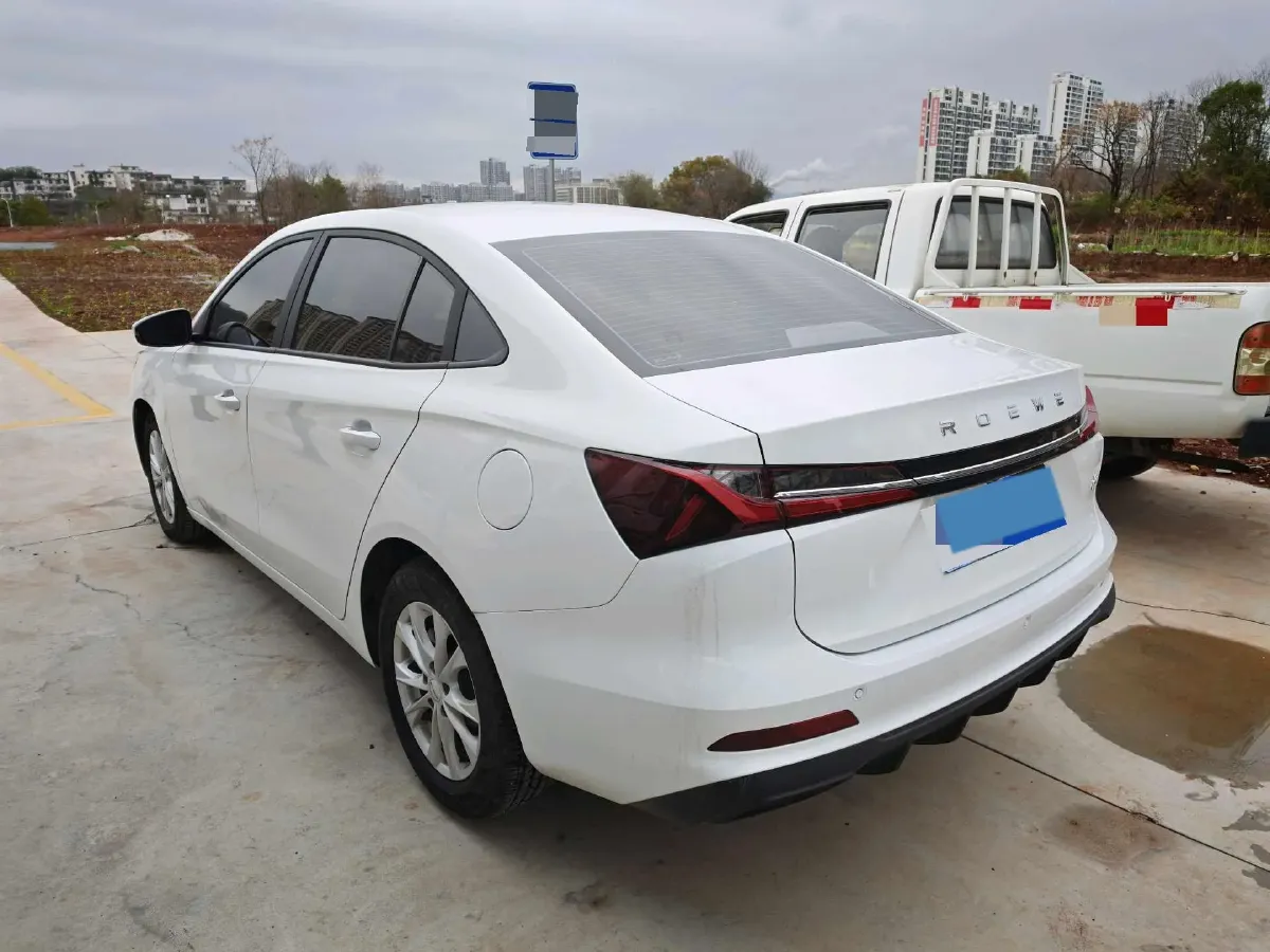 2023 Roewe i5 1.5L 129HP L4 5MT,autocango,china used car exporter,china ev exporter,chinese used car exporter,chinese used ev exporter
