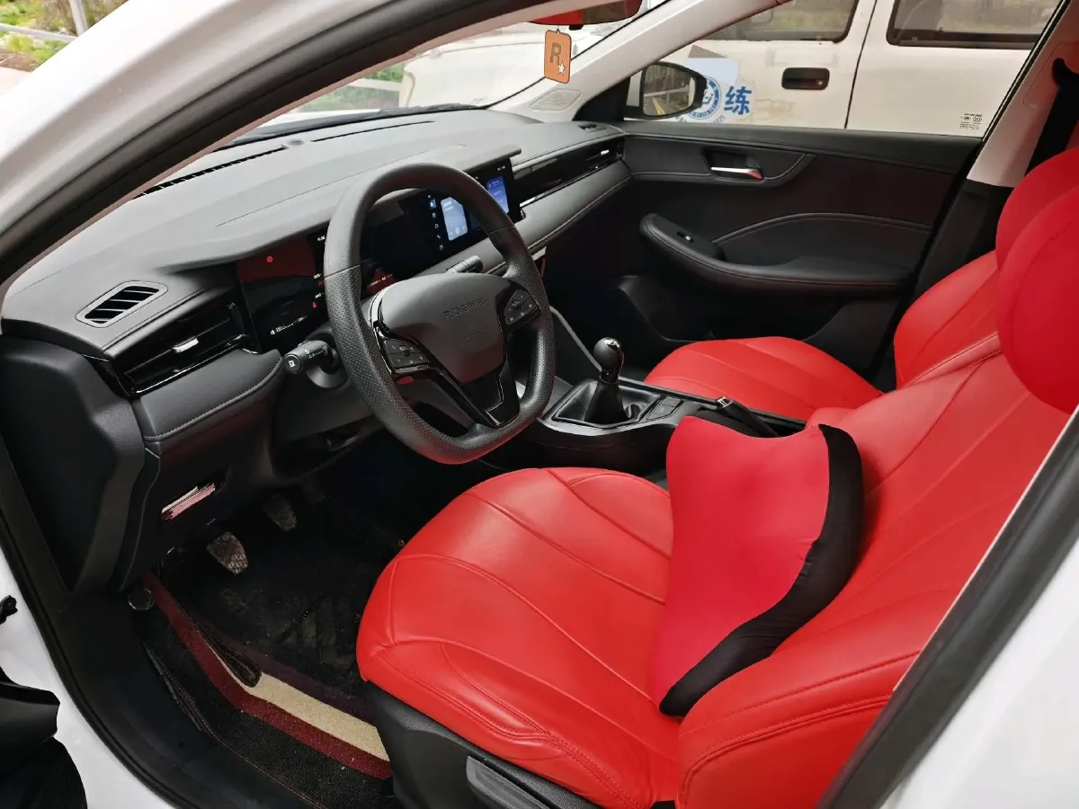 2023 Roewe i5 1.5L 129HP L4 5MT,autocango,china used car exporter,china ev exporter,chinese used car exporter,chinese used ev exporter