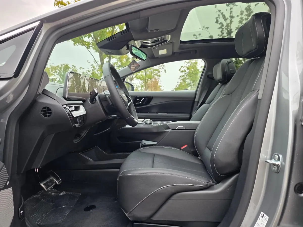 2024 Cadillac OPTIQ BEV 68.4KWH,autocango,china used car exporter,china ev exporter,chinese used car exporter,chinese used ev exporter