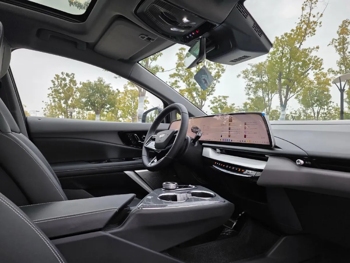 2024 Cadillac OPTIQ BEV 68.4KWH,autocango,china used car exporter,china ev exporter,chinese used car exporter,chinese used ev exporter