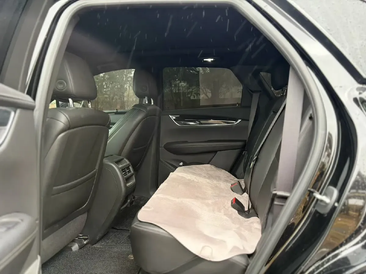 2022 Cadillac XT5 2.0T 237HP L4 9AT,autocango,china used car exporter,china ev exporter,chinese used car exporter,chinese used ev exporter