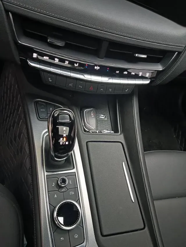 2025 Cadillac CT5 2.0T 237HP L4 10AT,autocango,china used car exporter,china ev exporter,chinese used car exporter,chinese used ev exporter