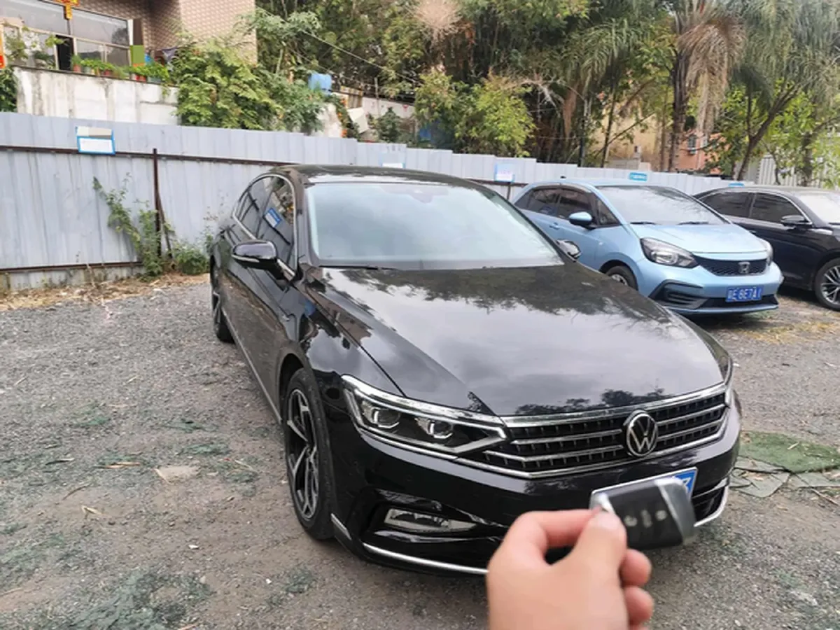 2023 Volkswagen Magotan 2.0T 220HP L4 7DCT,autocango,china used car exporter,china ev exporter,chinese used car exporter,chinese used ev exporter