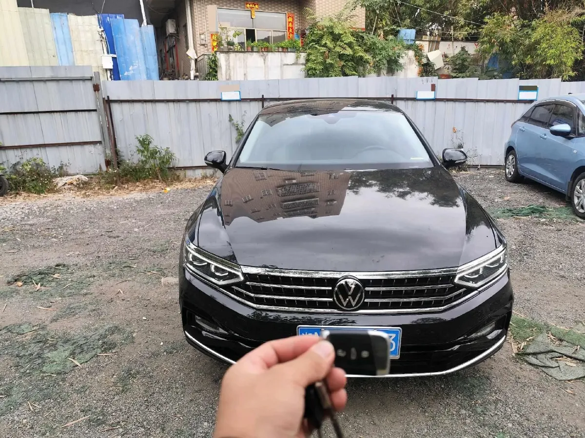 2023 Volkswagen Magotan 2.0T 220HP L4 7DCT,autocango,china used car exporter,china ev exporter,chinese used car exporter,chinese used ev exporter