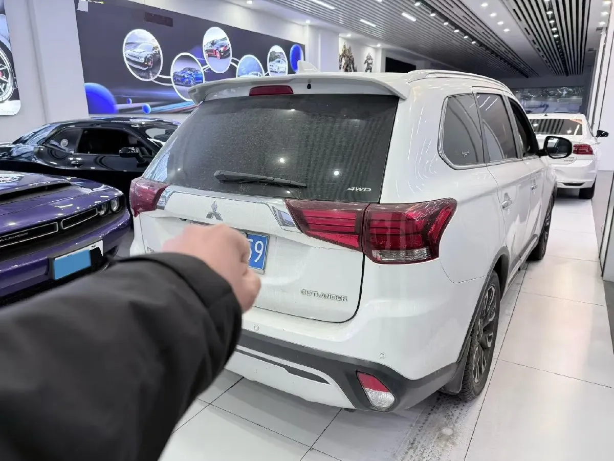 2019 Mitsubishi Outlander 2.4L 192HP L4 CVT,autocango,china used car exporter,china ev exporter,chinese used car exporter,chinese used ev exporter
