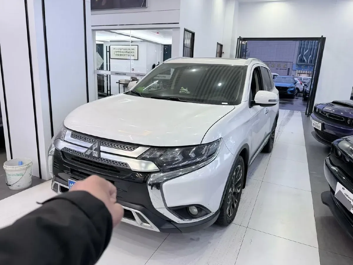 2019 Mitsubishi Outlander 2.4L 192HP L4 CVT,autocango,china used car exporter,china ev exporter,chinese used car exporter,chinese used ev exporter