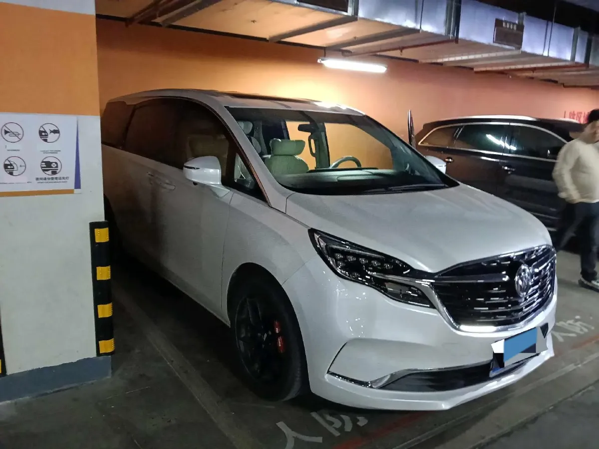 2022 Buick GL8 2.0T 237HP L4 9AT,autocango,china used car exporter,china ev exporter,chinese used car exporter,chinese used ev exporter