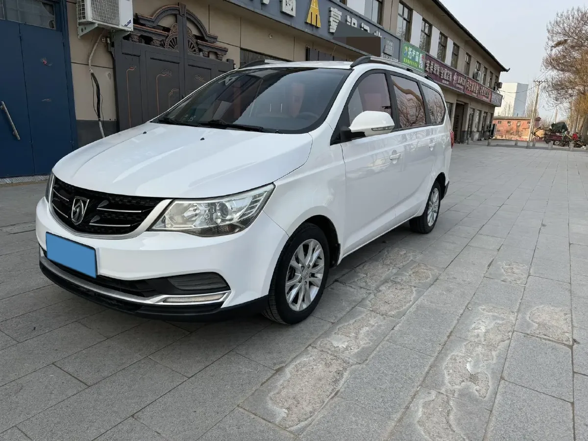 2016 BaoJun 730 1.5L 112HP L4 5MT,autocango,china used car exporter,china ev exporter,chinese used car exporter,chinese used ev exporter