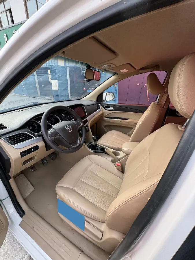 2016 BaoJun 730 1.5L 112HP L4 5MT,autocango,china used car exporter,china ev exporter,chinese used car exporter,chinese used ev exporter