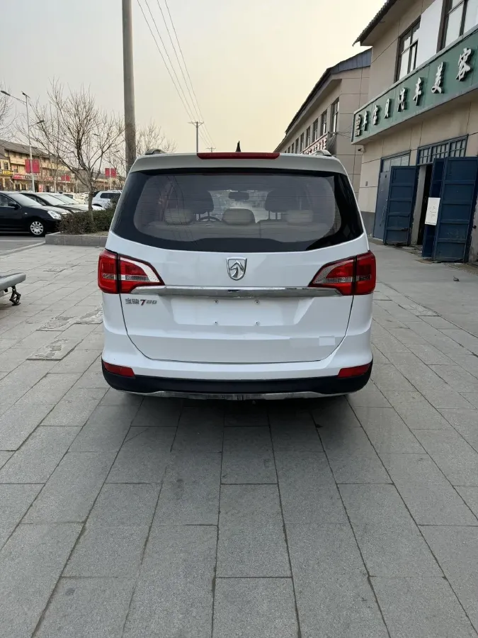 2016 BaoJun 730 1.5L 112HP L4 5MT,autocango,china used car exporter,china ev exporter,chinese used car exporter,chinese used ev exporter