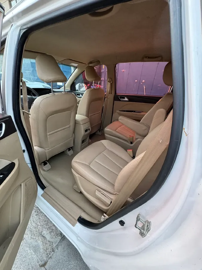 2016 BaoJun 730 1.5L 112HP L4 5MT,autocango,china used car exporter,china ev exporter,chinese used car exporter,chinese used ev exporter