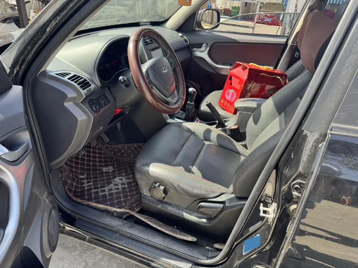 2015 Chery Tiggo 3 1.6L 126HP L4 5MT,autocango,china used car exporter,china ev exporter,chinese used car exporter,chinese used ev exporter