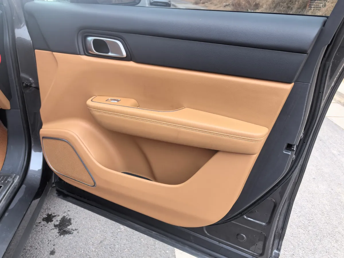 2021 Li ONE Range Extended 131HP REEV 40.5KWH,autocango,china used car exporter,china ev exporter,chinese used car exporter,chinese used ev exporter