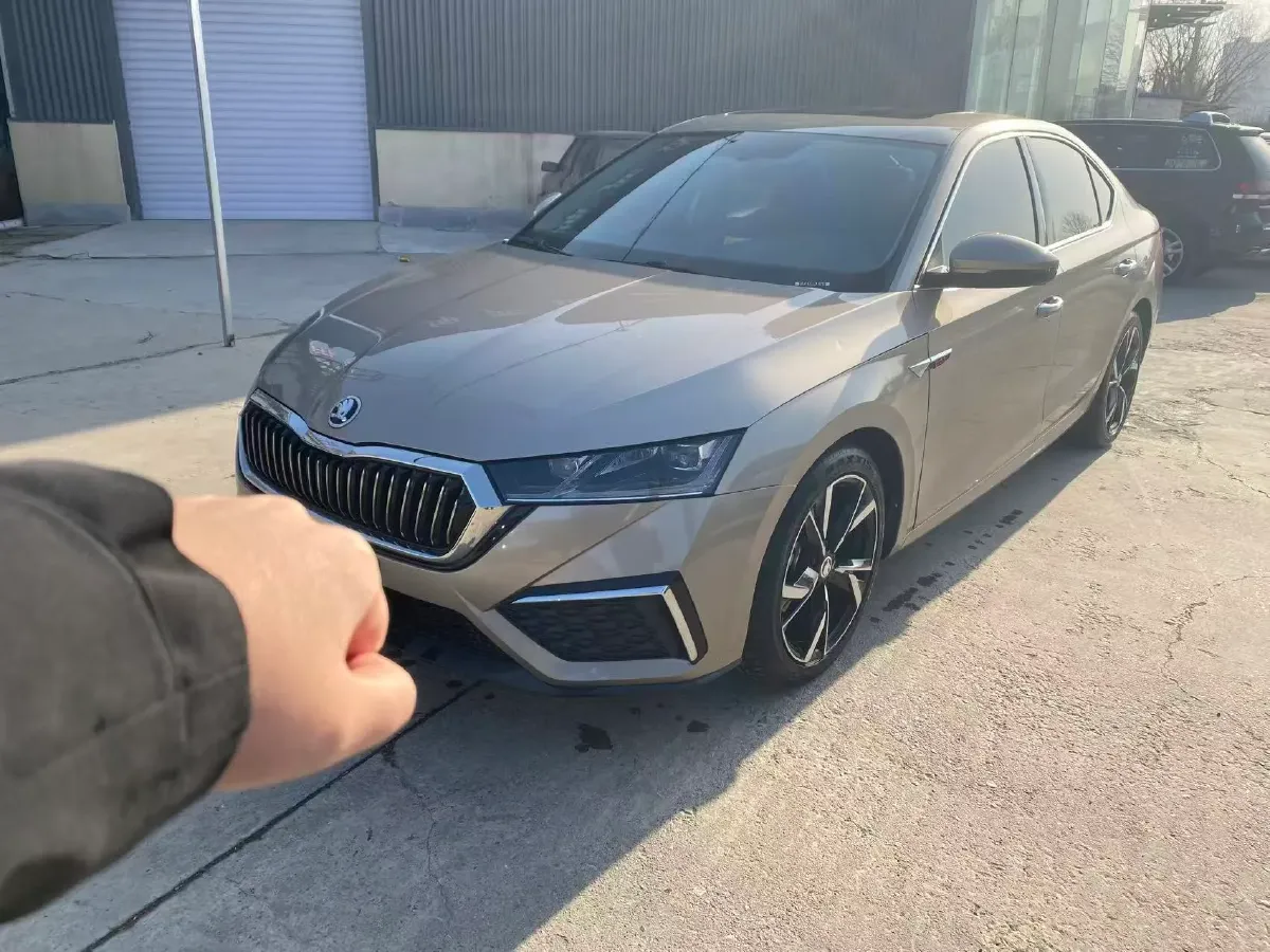 2021 Skoda Octavia 1.4T 150HP L4 7DCT,autocango,china used car exporter,china ev exporter,chinese used car exporter,chinese used ev exporter