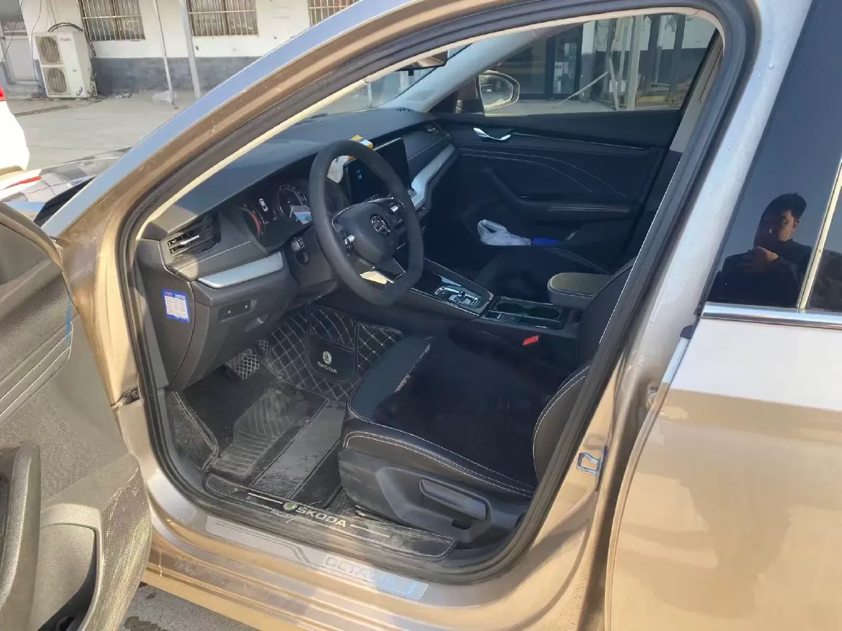 2021 Skoda Octavia 1.4T 150HP L4 7DCT,autocango,china used car exporter,china ev exporter,chinese used car exporter,chinese used ev exporter
