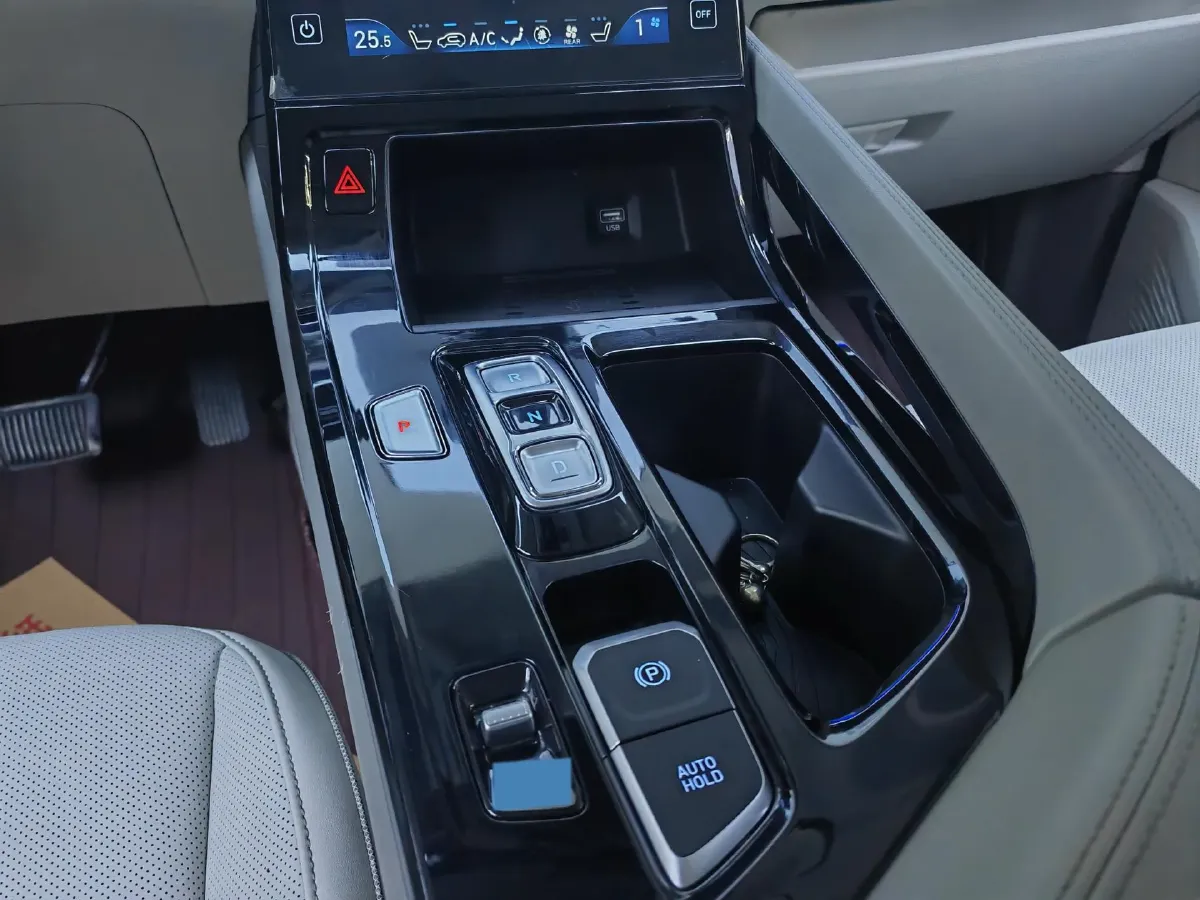 2021 Hyundai Custo 2.0T 236HP L4 8AT,autocango,china used car exporter,china ev exporter,chinese used car exporter,chinese used ev exporter