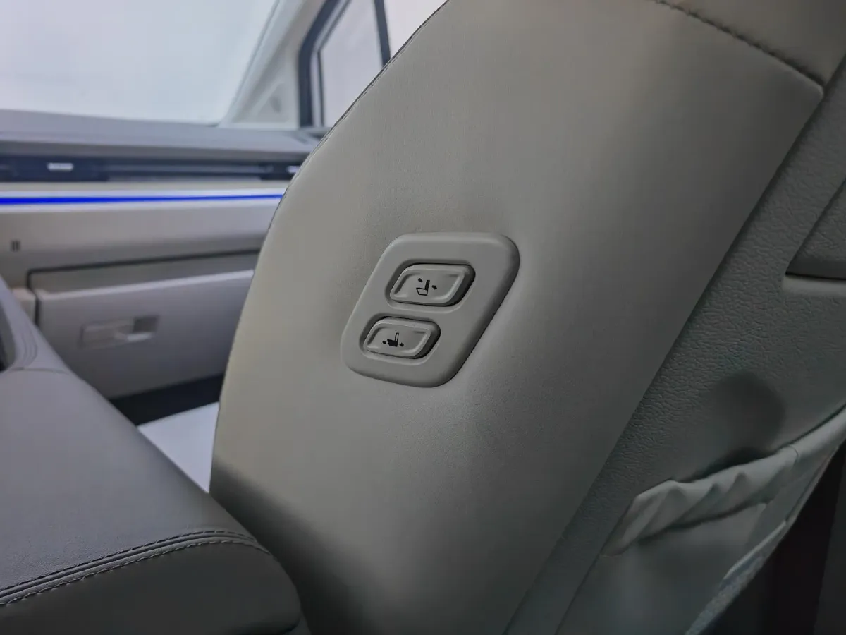 2021 Hyundai Custo 2.0T 236HP L4 8AT,autocango,china used car exporter,china ev exporter,chinese used car exporter,chinese used ev exporter