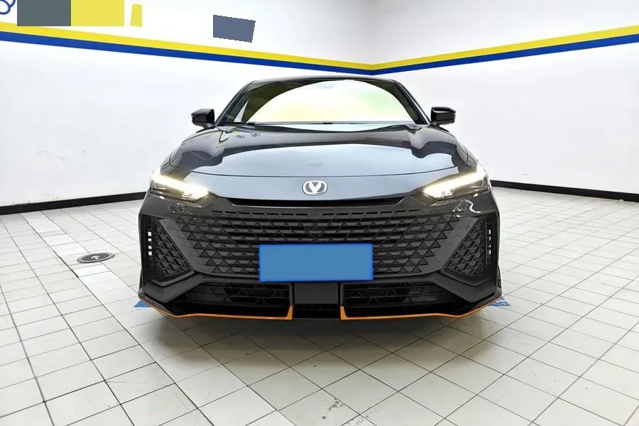 2024 ChangAn UNI-V 2.0T 233HP L4 8AT,autocango,china used car exporter,china ev exporter,chinese used car exporter,chinese used ev exporter