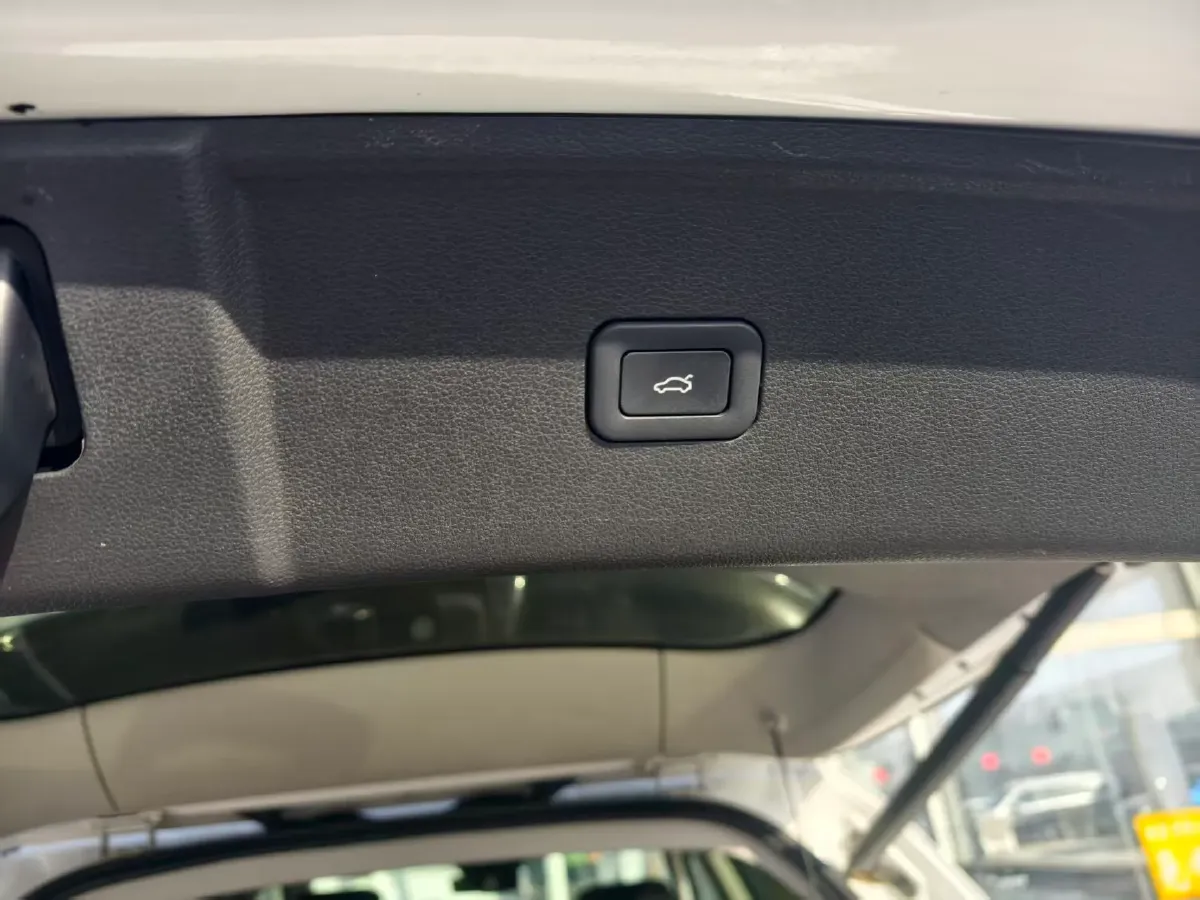 2019 HongQi HS5 2.0T 224HP L4 6AT,autocango,china used car exporter,china ev exporter,chinese used car exporter,chinese used ev exporter