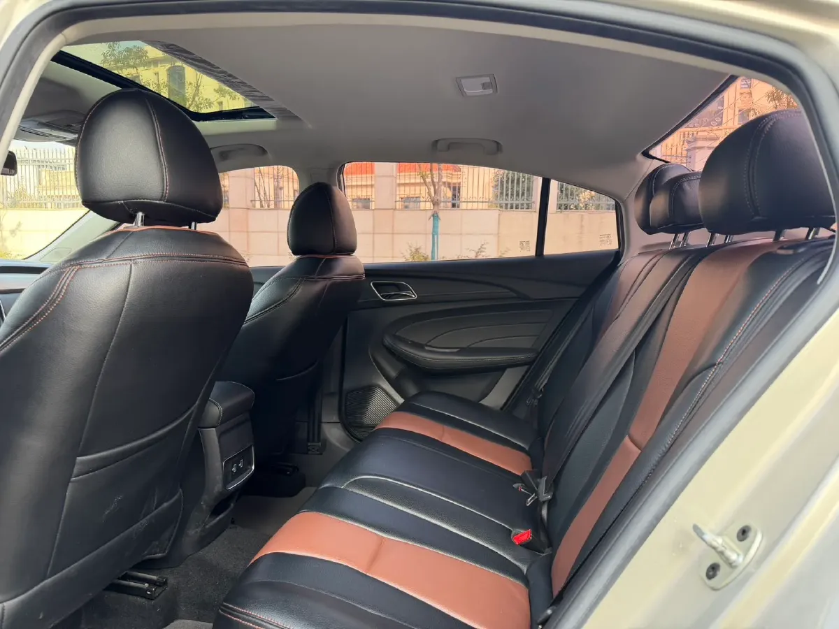 2020 Roewe i5 1.5L 120HP L4 CVT,autocango,china used car exporter,china ev exporter,chinese used car exporter,chinese used ev exporter