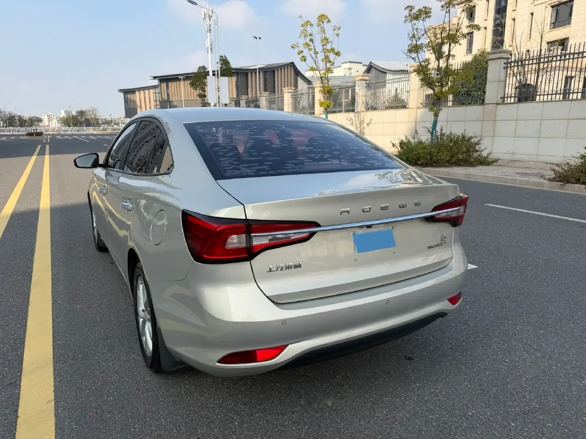 2020 Roewe i5 1.5L 120HP L4 CVT,autocango,china used car exporter,china ev exporter,chinese used car exporter,chinese used ev exporter
