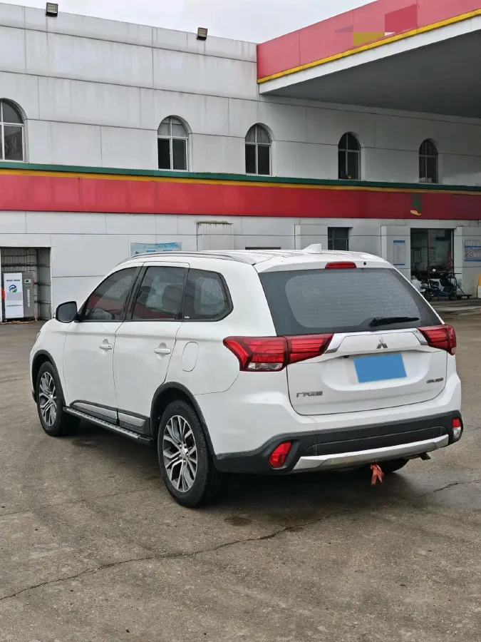 2018 Mitsubishi Outlander 2.0L 166HP L4 CVT,autocango,china used car exporter,china ev exporter,chinese used car exporter,chinese used ev exporter