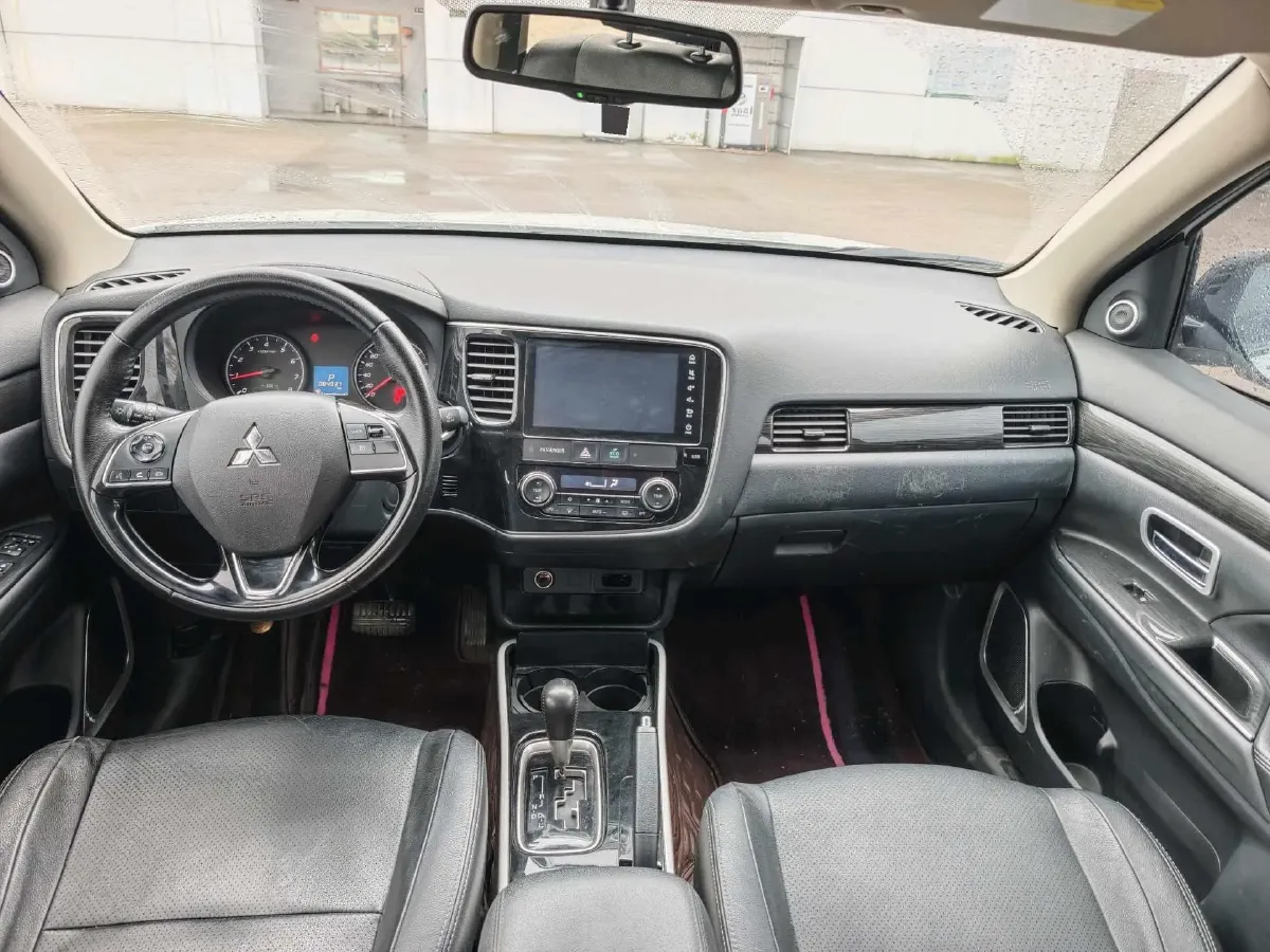 2018 Mitsubishi Outlander 2.0L 166HP L4 CVT,autocango,china used car exporter,china ev exporter,chinese used car exporter,chinese used ev exporter