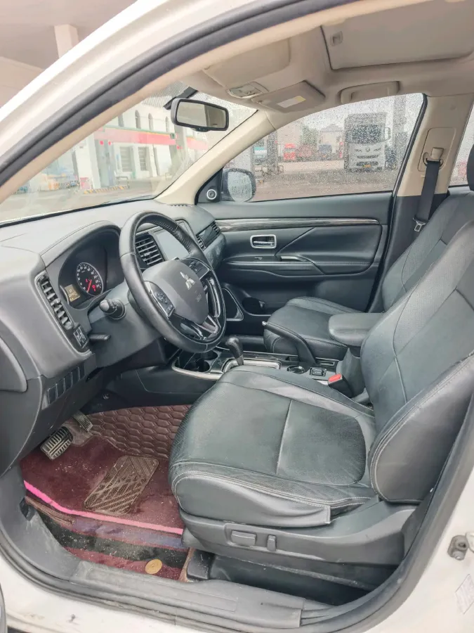 2018 Mitsubishi Outlander 2.0L 166HP L4 CVT,autocango,china used car exporter,china ev exporter,chinese used car exporter,chinese used ev exporter
