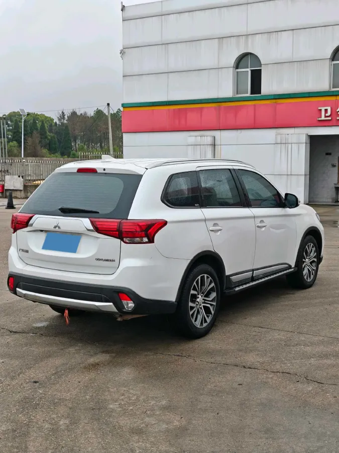 2018 Mitsubishi Outlander 2.0L 166HP L4 CVT,autocango,china used car exporter,china ev exporter,chinese used car exporter,chinese used ev exporter