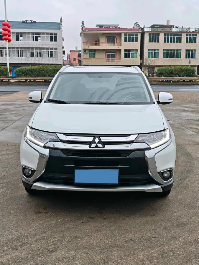 2018 Mitsubishi Outlander 2.0L 166HP L4 CVT,autocango,china used car exporter,china ev exporter,chinese used car exporter,chinese used ev exporter