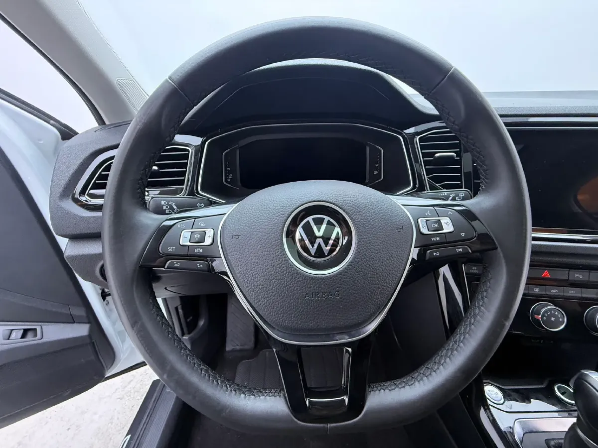 2021 Volkswagen T-Roc 1.4T 150HP L4 7DCT,autocango,china used car exporter,china ev exporter,chinese used car exporter,chinese used ev exporter