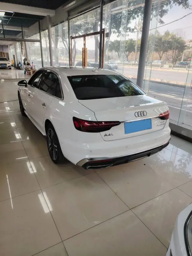 2022 Audi A4L 2.0T 190HP L4 7DCT,autocango,china used car exporter,china ev exporter,chinese used car exporter,chinese used ev exporter